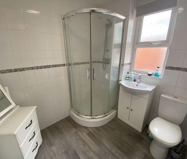 1 bedroom in a house share to rent - Photo 5