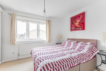 Pennington Way, London, SE12 - Photo 3