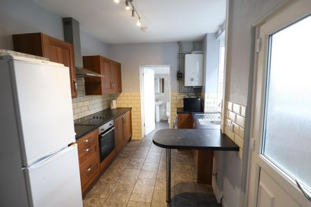 4 bedroom terraced house to rent - Photo 2