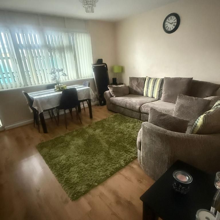 1 bedroom in a house share to rent - Photo 1
