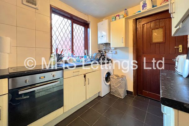 3 Bedroom Semi-Detached House for rent in Richmond Avenue - Photo 1