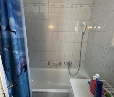 Room in shared accommodation - Photo 3