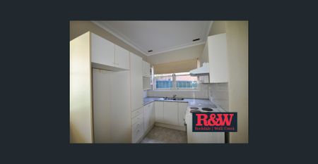 Charming 2-Bedroom Semi in Prime Location - Photo 5