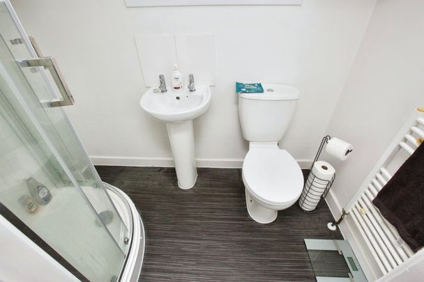 Priory Road - Photo 1