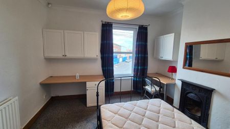 3 bedroom terraced house to rent - Photo 5