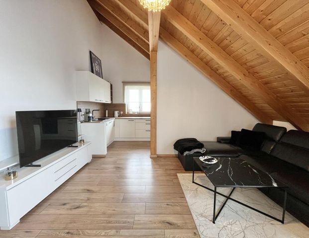 Möblierte Dachgeschosswohnung mit 2 Balkonen - Photo 1