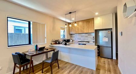 Beautiful 3 Bedroom House in Takanini - Photo 5