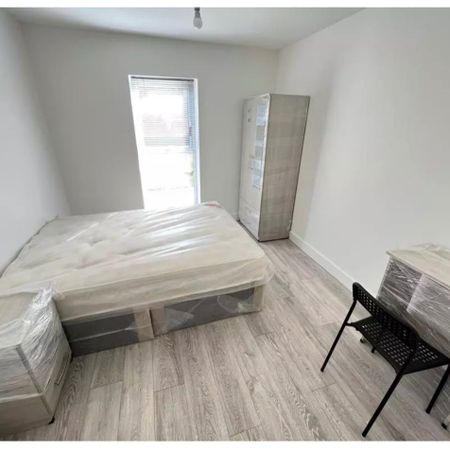 Room in a Shared Flat, The Balbirs, SO17 - Photo 4