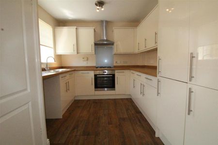 3 bedroom detached house to rent - Photo 3