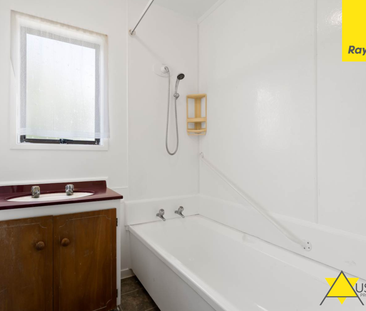 3 bedroom property in Ranui - Photo 4