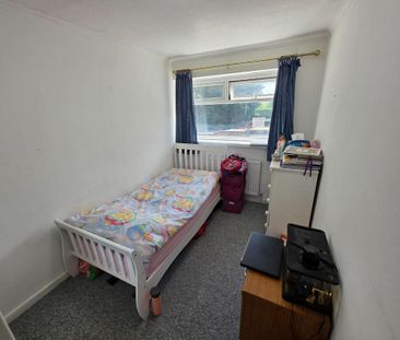 3 bedroom end of terrace house to rent - Photo 3
