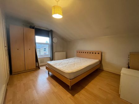 4 Bed Flat, Childebert Road, SW17 - Photo 2