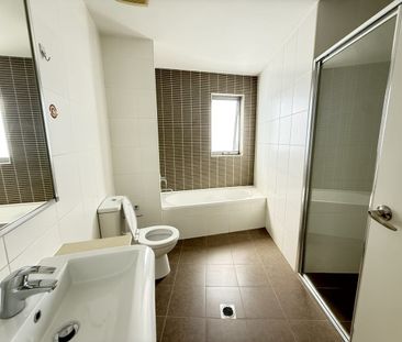 Split level two bedrooms plus study room apartment for rent - Photo 5