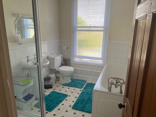 6 Bed Terraced House, Dean Lane, BS3 - Photo 1