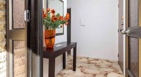 HANDY - PRIVATE LOCATION - Photo 2