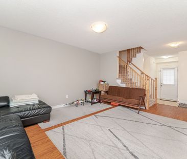 For Lease - 2570 Valleyridge Drive, Oakville, Ontario - Photo 2