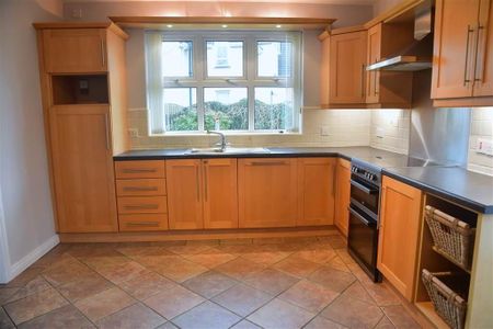 28 Tullymore Dale, Broughshane, Ballymena, BT43 7DD - Photo 3