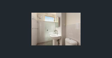 RENOVATED, GROUND FLOOR, EXCEPTIONAL LOCATION! - Photo 3