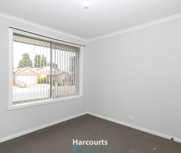 Spacious 3-Bedroom Family Home in Mill Park - Photo 4