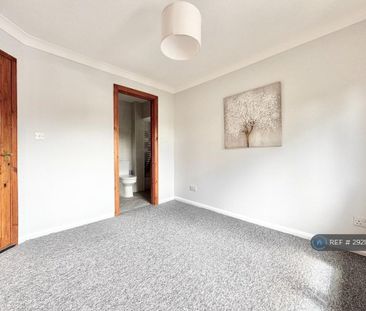 4 bedroom detached house to rent - Photo 4