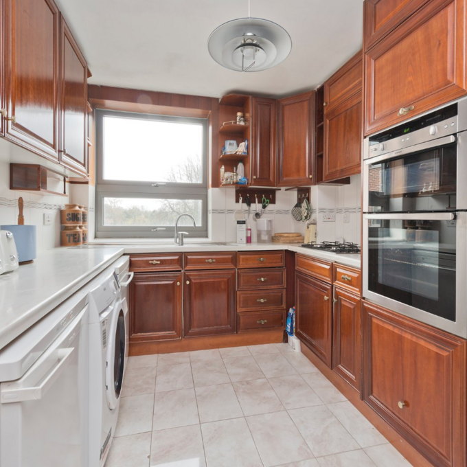 3 bedroom flat to rent - Photo 1