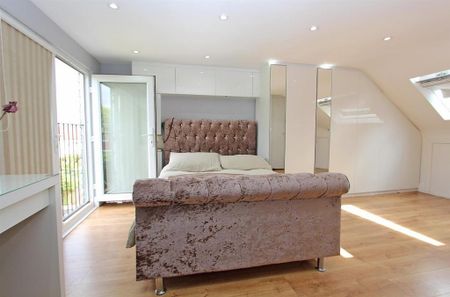 4 bedroom terraced house to rent - Photo 4