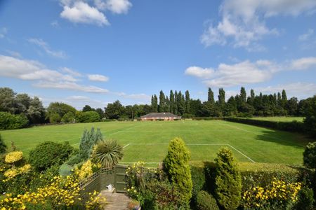 2 bedroom detached bungalow to rent - Photo 2
