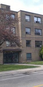 AMAZING 1 BDRM APT IN GREAT BUILDING (East York) - Photo 4