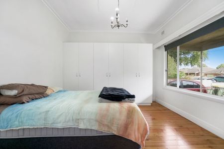 207 Clayton Street, Canadian - Photo 2