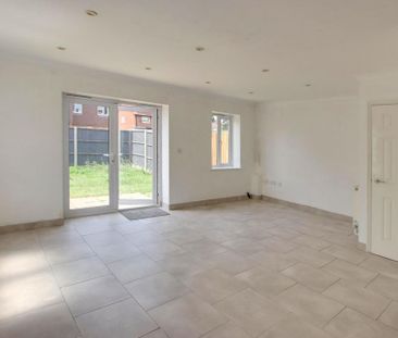 4 bedroom semi-detached house to rent - Photo 2