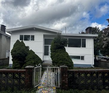 Rental Lower-5915 Lanark Street - Photo 1