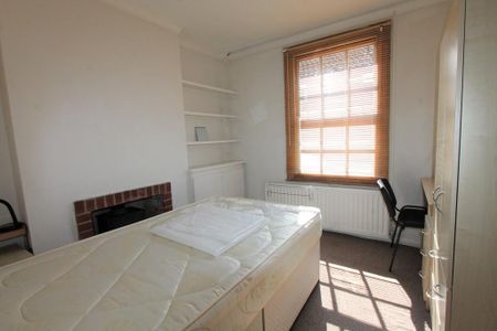 4 bedroom flat to rent - Photo 5