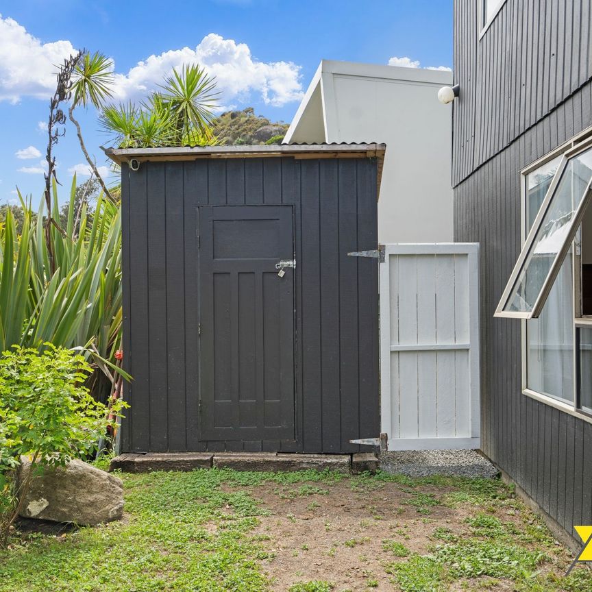 Cozy 2-Bedroom House with Stunning Sea Views! - Photo 1