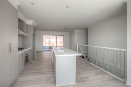 Spacious Home with a View! - Photo 4