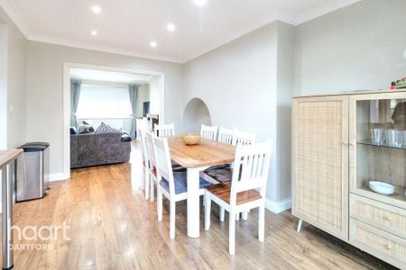 3 bedroom semi-detached house to rent - Photo 4