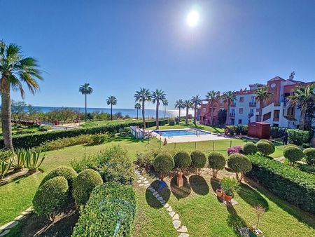 2 bedroom luxury Flat for rent in Casares, Andalusia - Photo 3