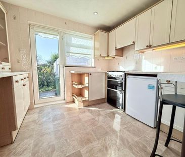 2 bedroom semi-detached bungalow to rent - Photo 6