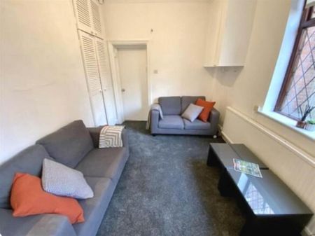 1 bedroom in a house share to rent - Photo 5