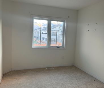 For Lease - 128 Varsity Drive, Welland, Ontario - Photo 3