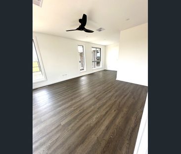 Impressive Brand-new Architectural family home. (Open House: Saturd... - Photo 6