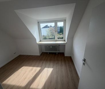 Moderne 3-Zimmer-DG-Wohnung in Essen-Schonnebeck! - Photo 6