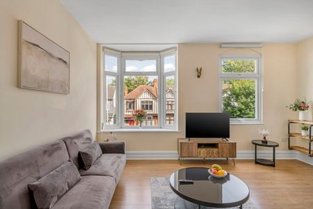 2 Bed Flat, Cranbrook Road, IG2 - Photo 3
