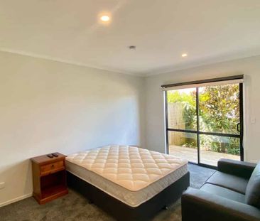 Studio Room - Close to University! - Photo 3