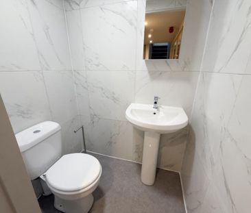 2 bedroom flat to rent - Photo 6