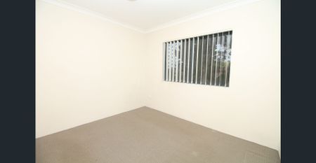 SPACIOUS & WELL POSITIONED 2-BEDROOM APARTMENT! - Photo 3