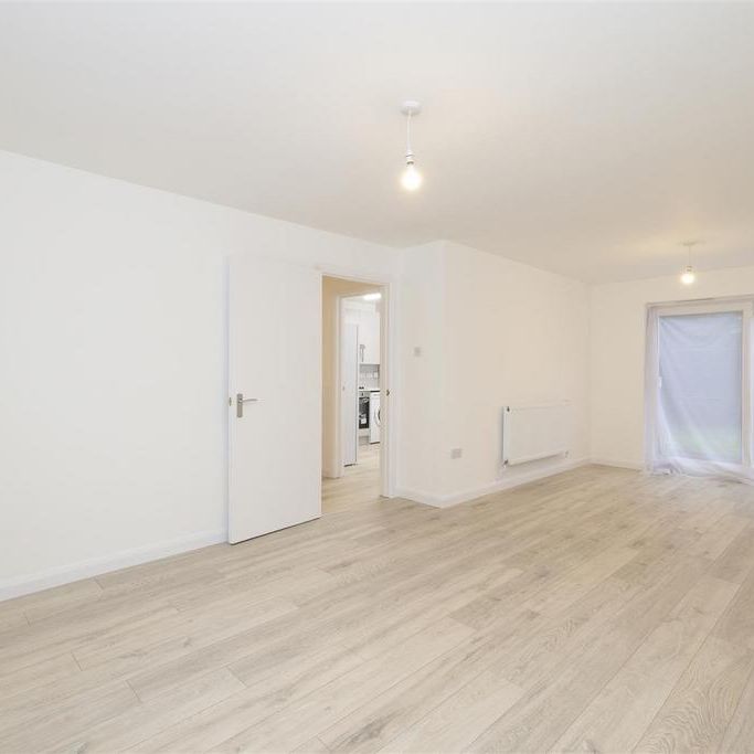 4 bedroom semi-detached house to rent - Photo 1