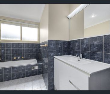 Fresh, Bright & Low-Maintenance Villa in Sought-After Greenmeadows ... - Photo 4