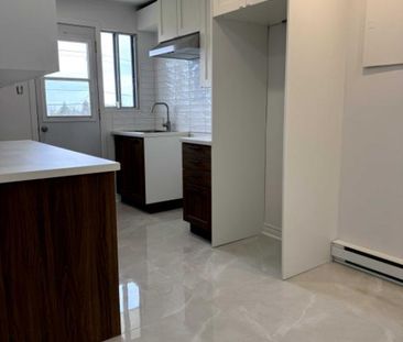 4 ½ spacieux, entièrement rénové à neuf. - Photo 2