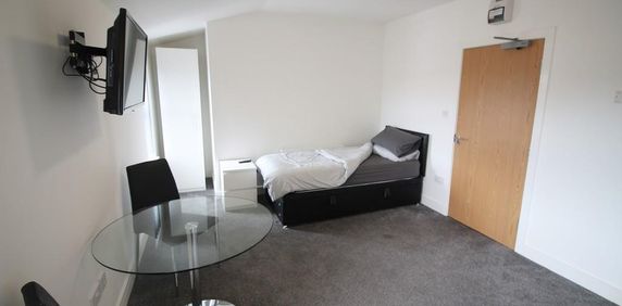 Studio to rent - Photo 2