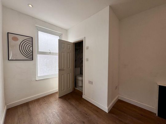 6 bedroom terraced house to rent - Photo 1